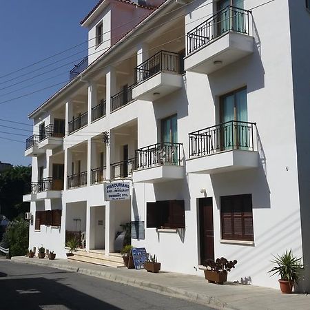 Pissouriana Hotel Apartments Bagian luar foto