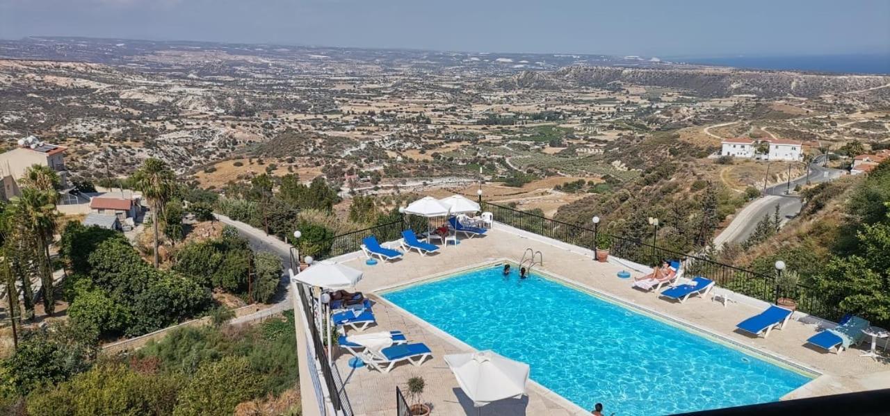 Pissouriana Hotel Apartments Bagian luar foto
