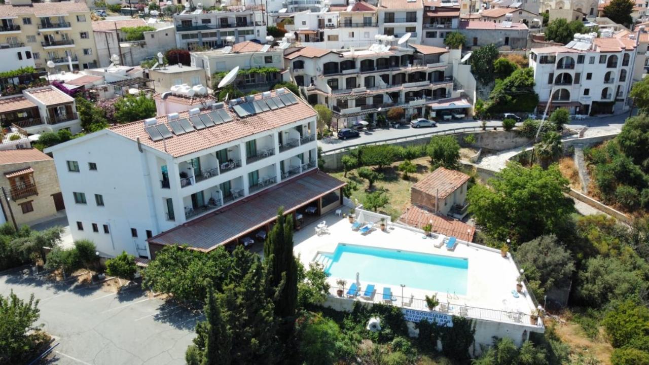 Pissouriana Hotel Apartments Bagian luar foto