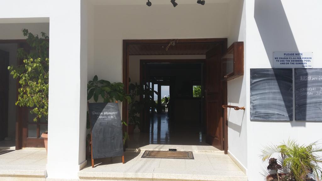 Pissouriana Hotel Apartments Bagian luar foto