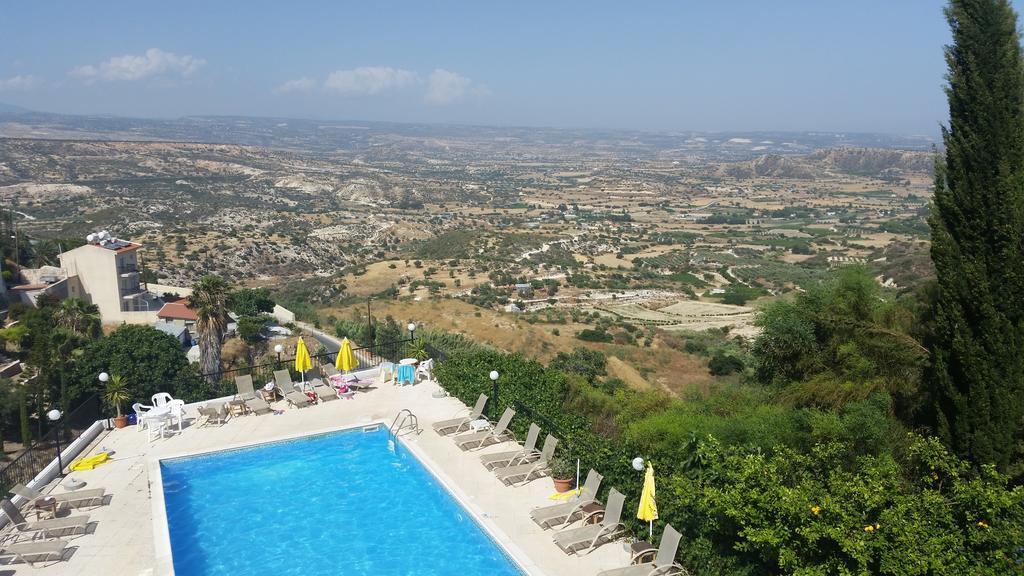 Pissouriana Hotel Apartments Bagian luar foto