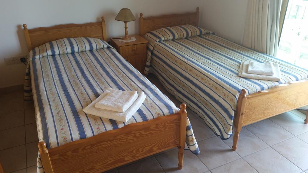 Pissouriana Hotel Apartments Bagian luar foto