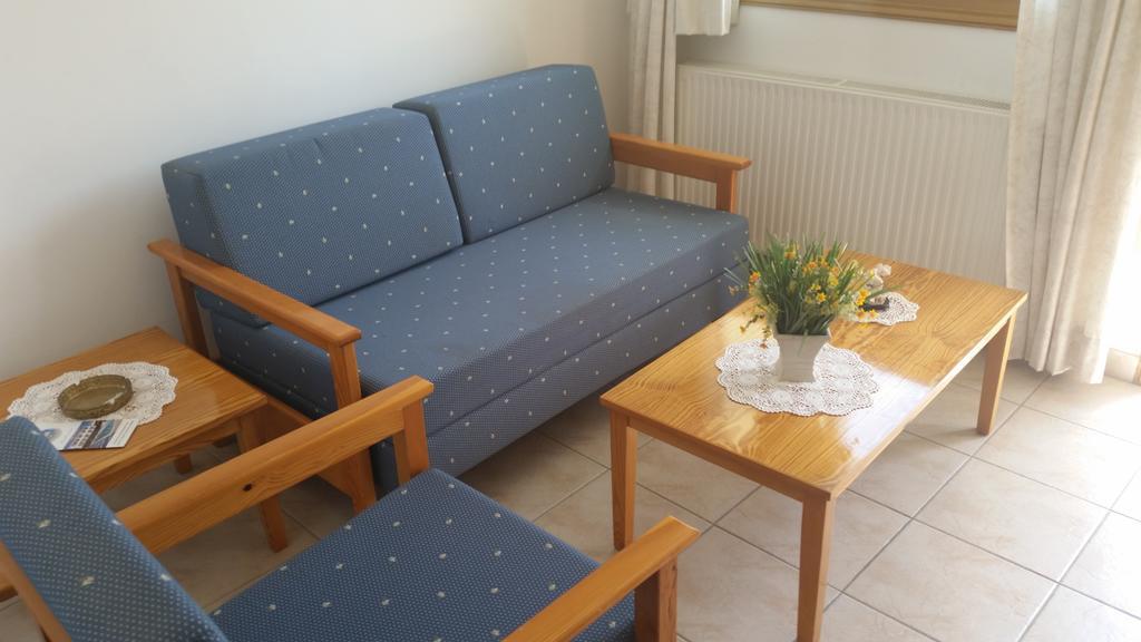 Pissouriana Hotel Apartments Bagian luar foto