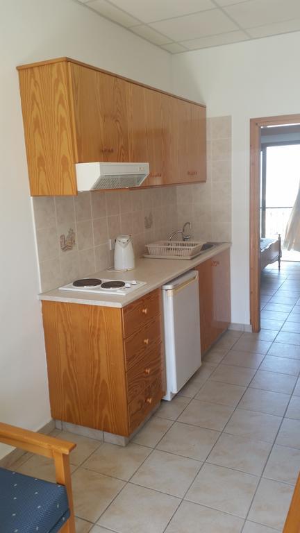 Pissouriana Hotel Apartments Bagian luar foto