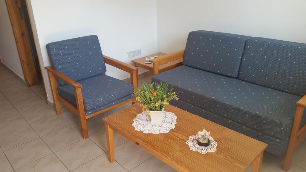 Pissouriana Hotel Apartments Bagian luar foto