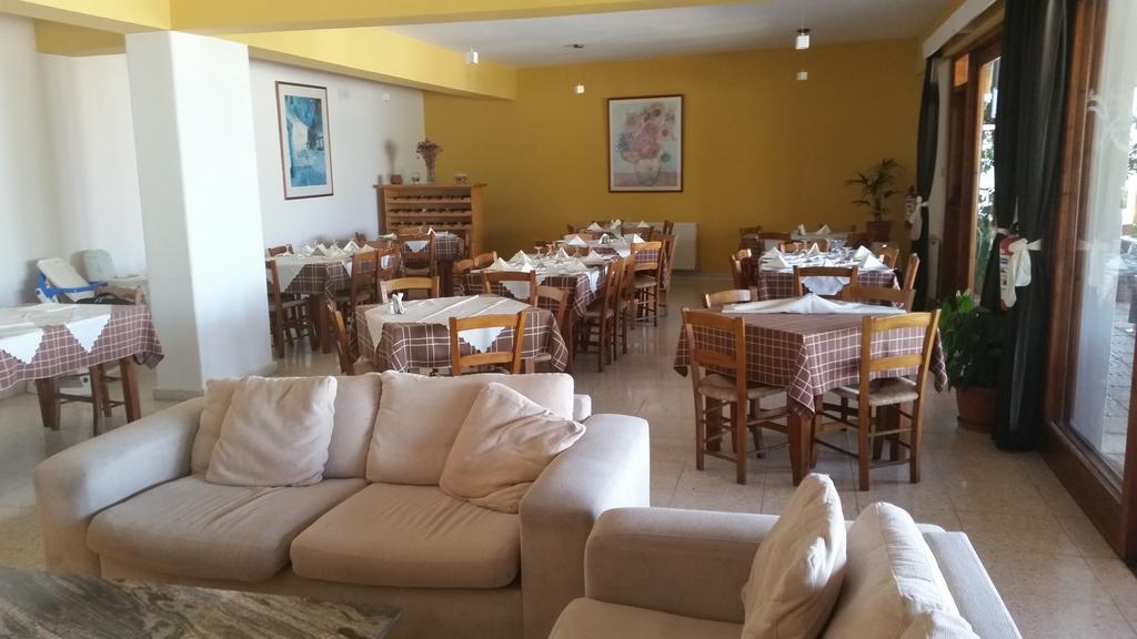 Pissouriana Hotel Apartments Bagian luar foto