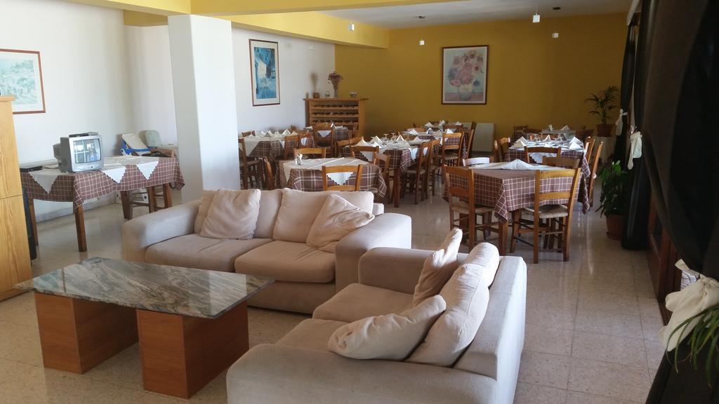 Pissouriana Hotel Apartments Bagian luar foto