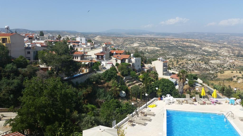 Pissouriana Hotel Apartments Bagian luar foto